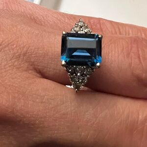 Stunning Blue Topaz & diamond white gold ring